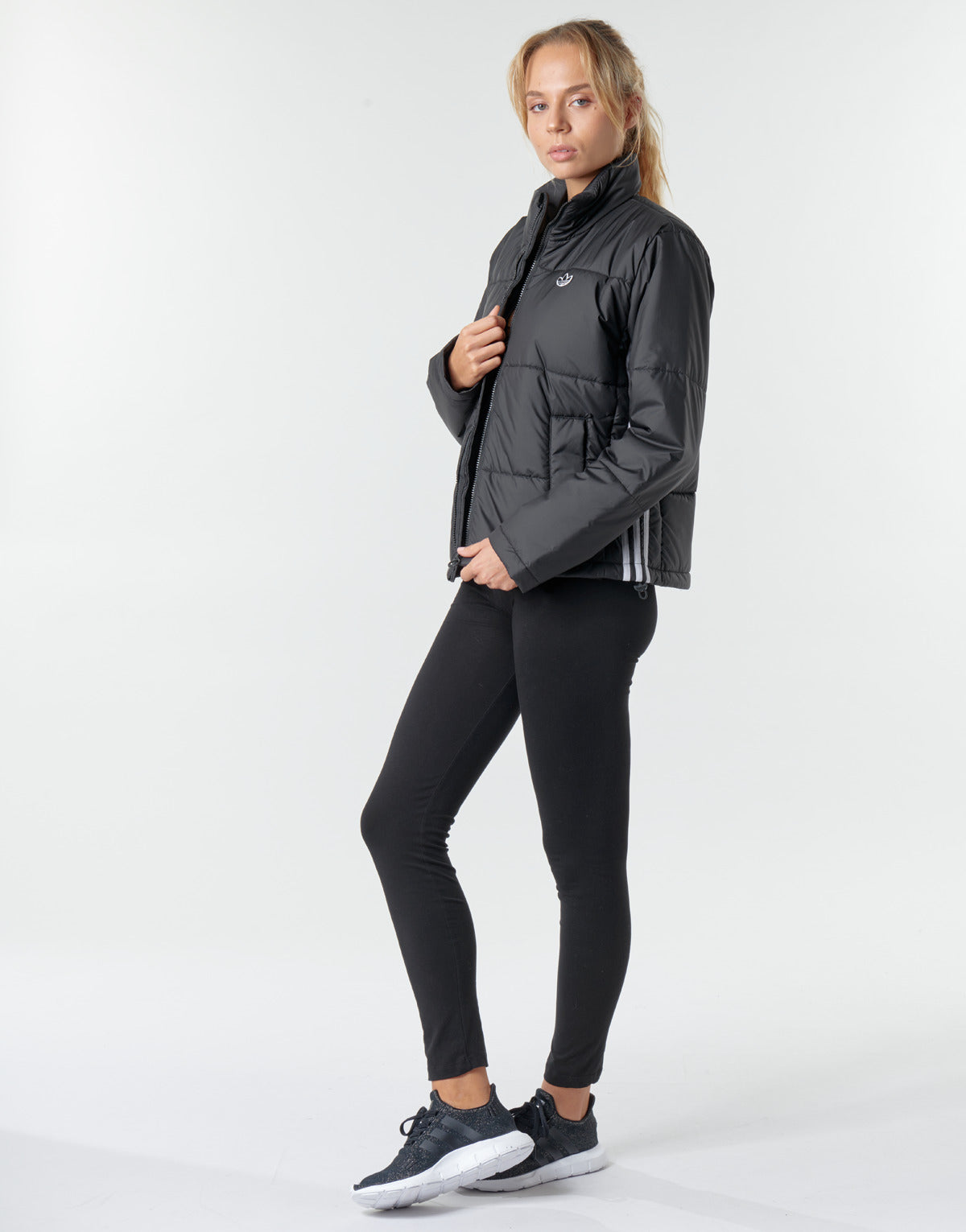 Piumino Donna adidas  SHORT PUFFER  Nero