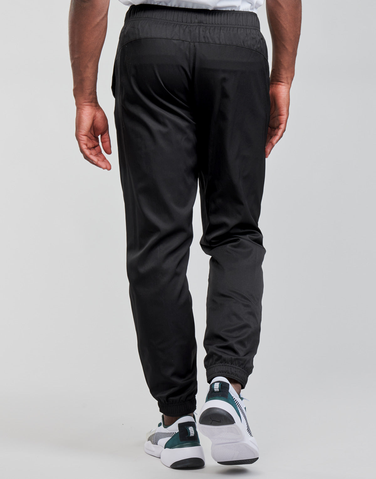 Pantaloni Sportivi Uomo Puma  ESS ACTIVE WOVEN PANT  Nero