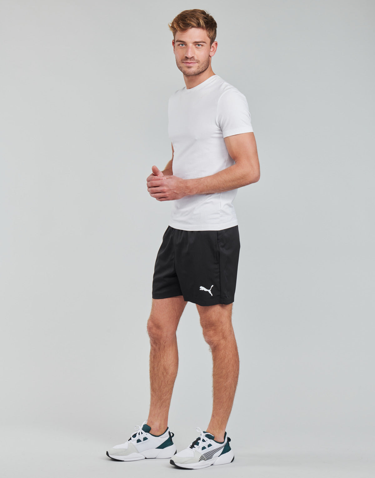 Pantaloni corti Uomo Puma  ESS ACTIVE WOVEN SHORT  Nero