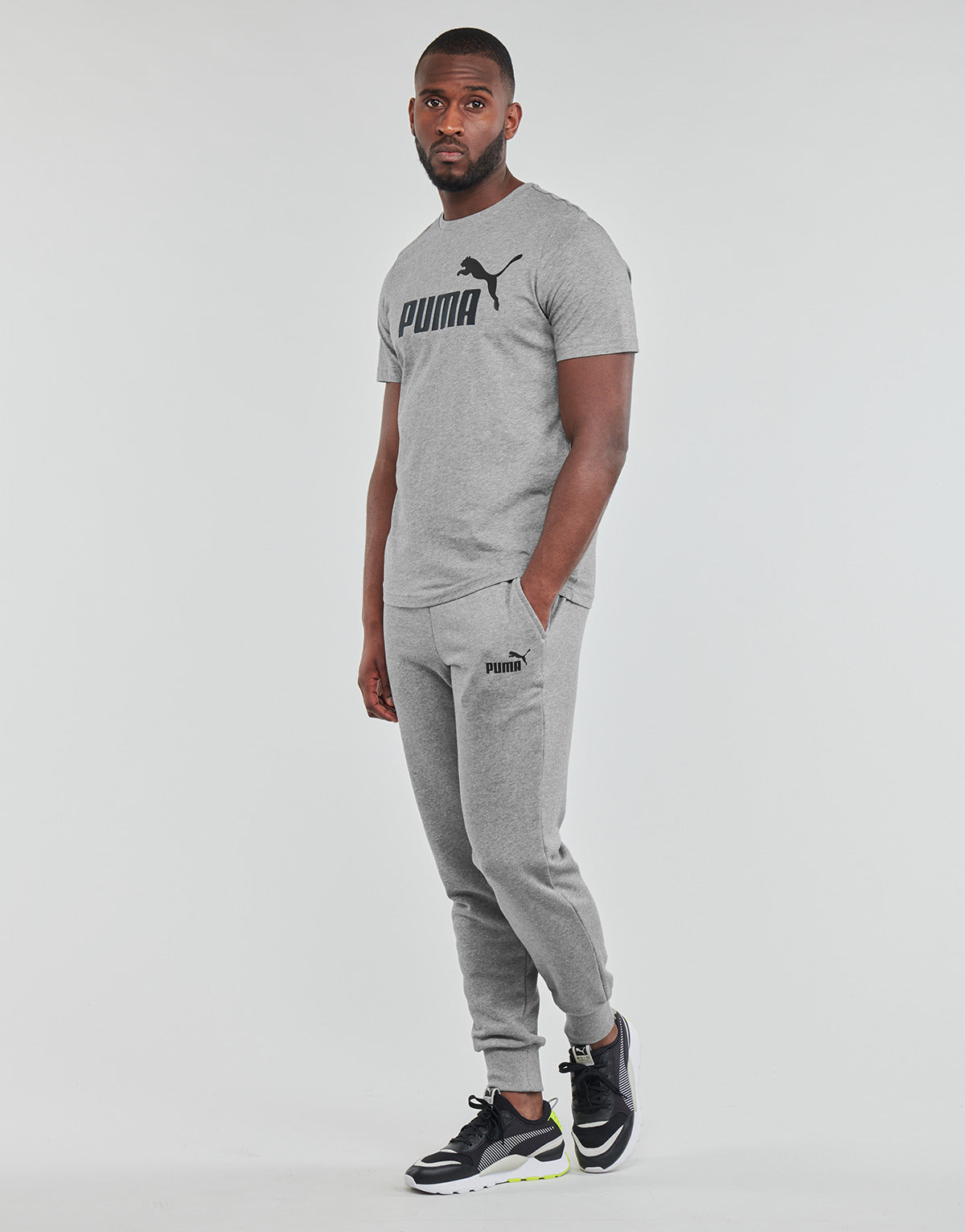 Pantaloni Sportivi Uomo Puma  ESS LOGO PANT CAT FL CL  Grigio