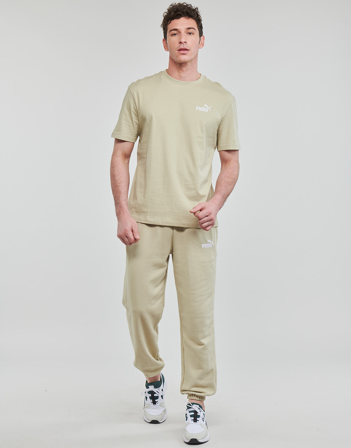 Pantaloni Sportivi Uomo Puma  ESS+ RELAXED SWEATPANTS TR CL  Beige