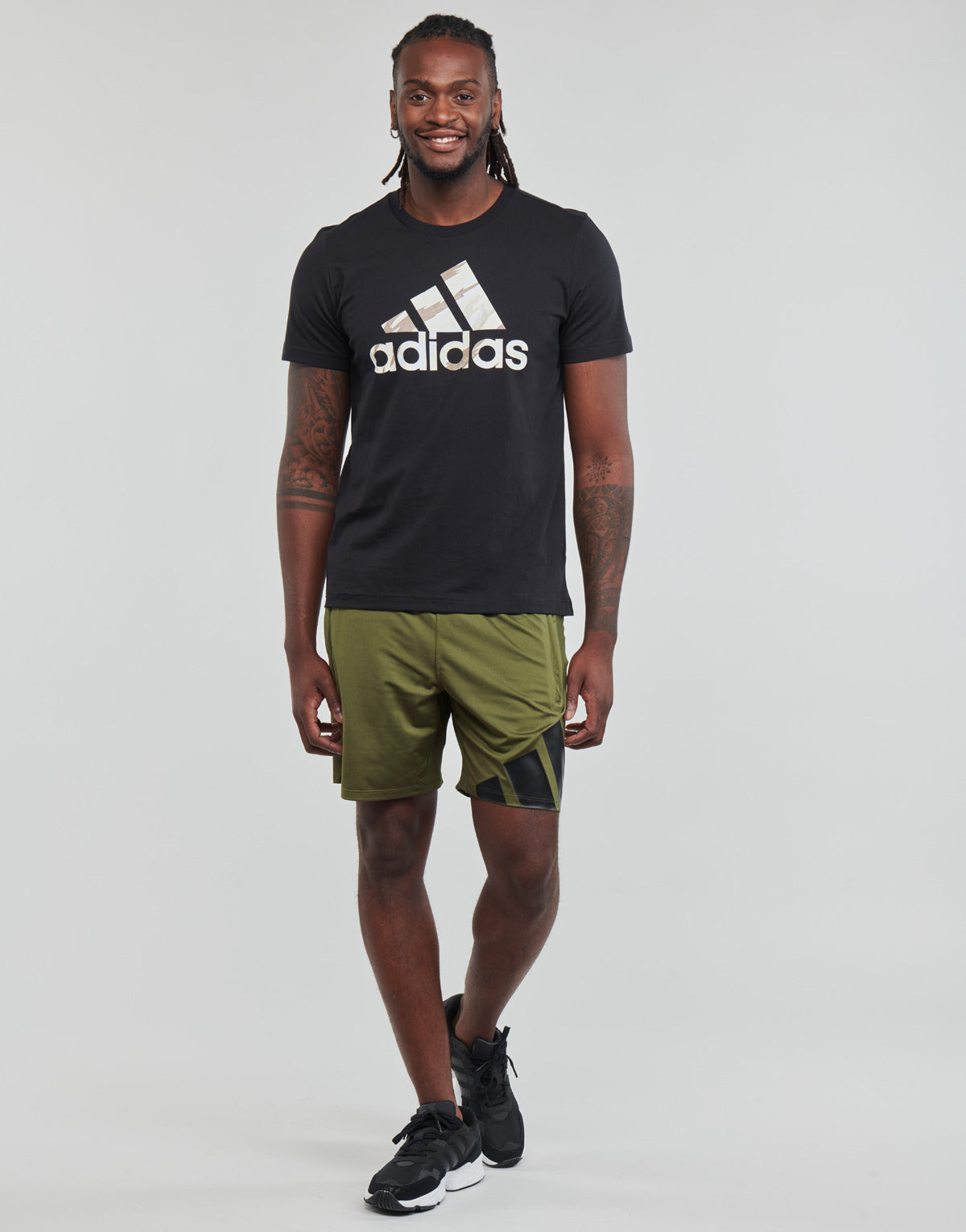 Pantaloni corti Uomo adidas  4K 3 BAR SHORT  Kaki