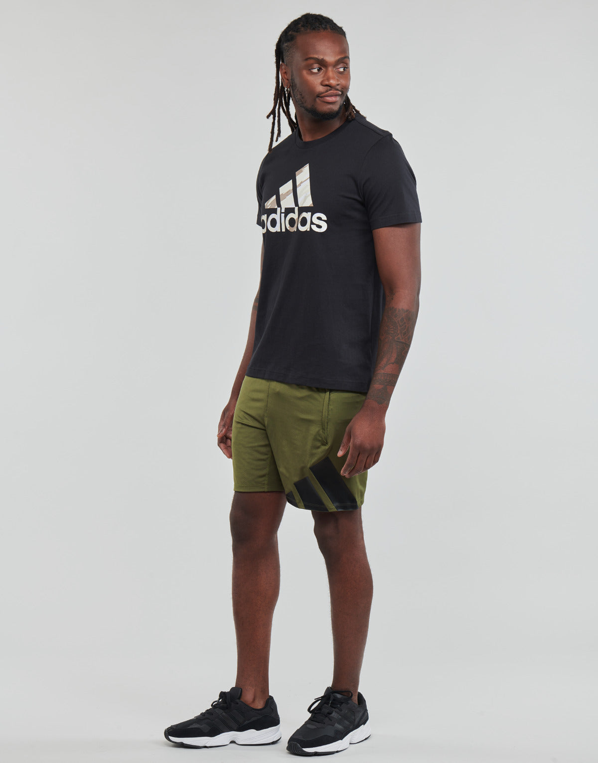 Pantaloni corti Uomo adidas  4K 3 BAR SHORT  Kaki