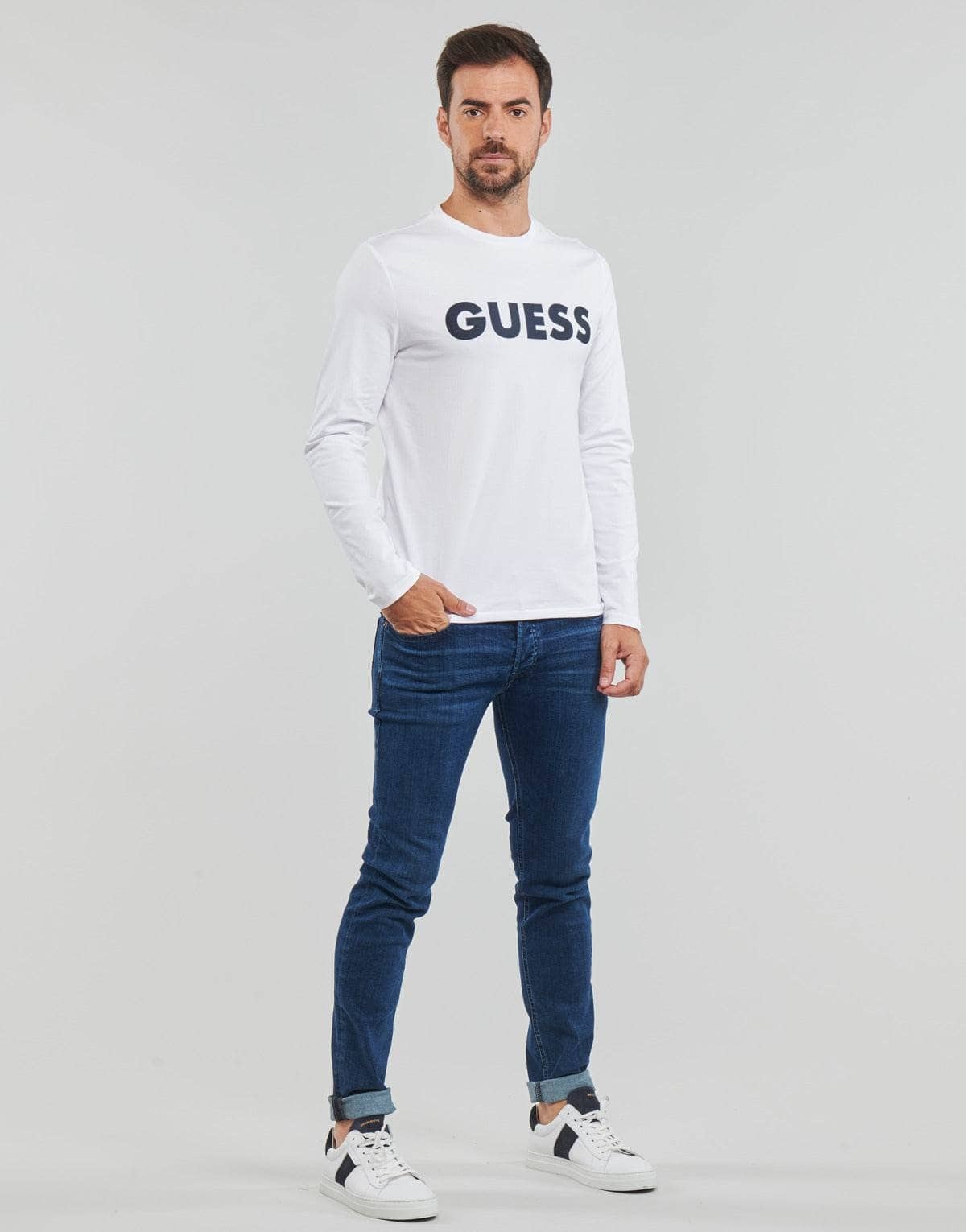 T-shirts a maniche lunghe Uomo Guess  LABYRINTH CN LS  Bianco