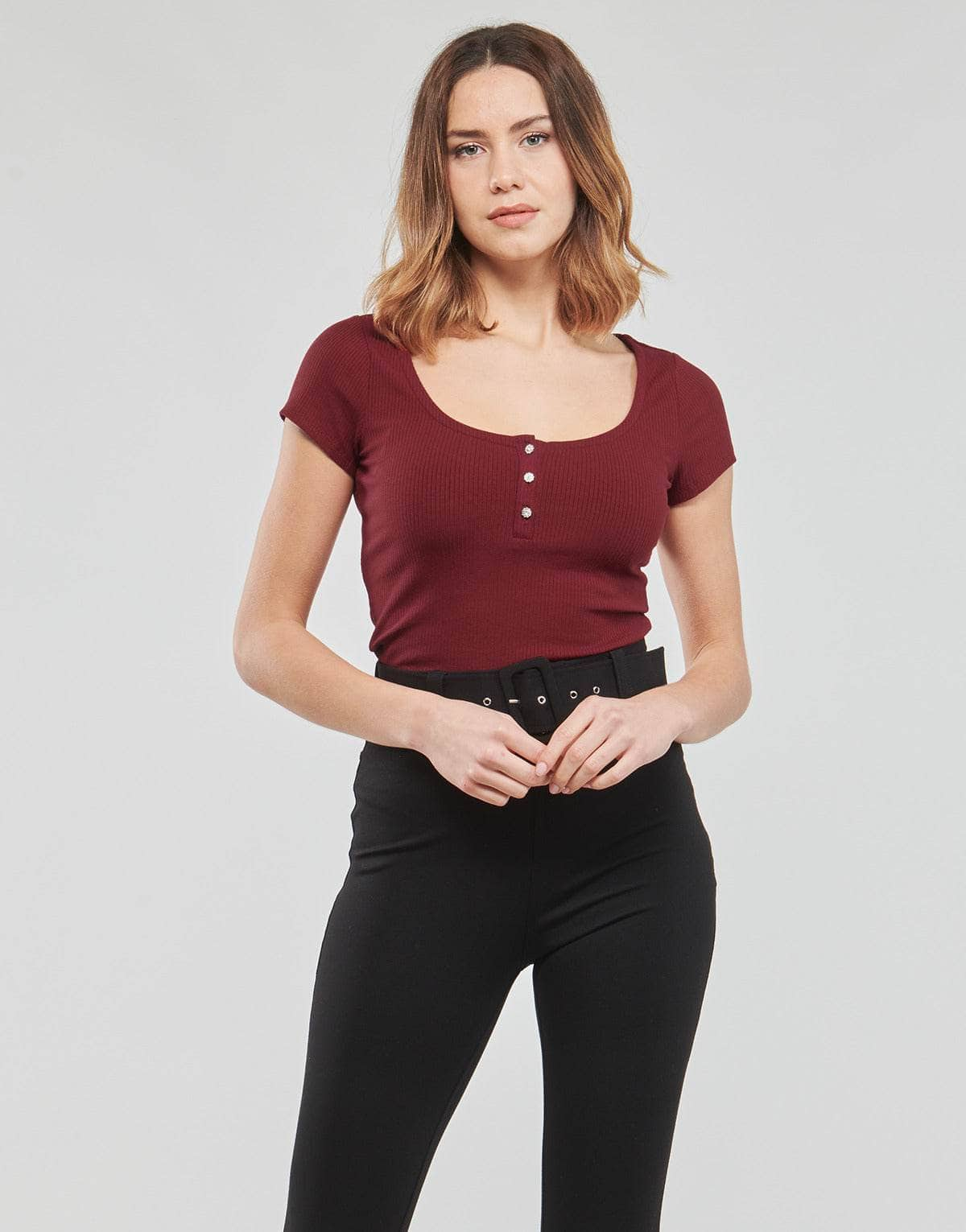 T-shirt Donna Guess  ES SS KARLEE JEWEL BTN HENLEY  Bordeaux