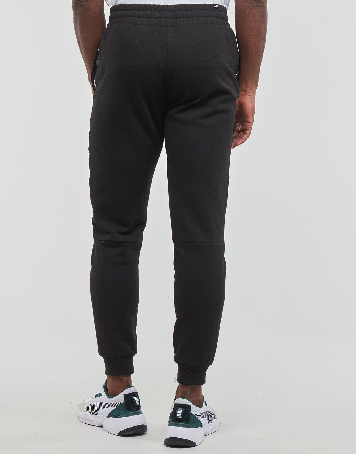 Pantaloni Sportivi Uomo Puma  ESS  TAPE  SWEATPANT  Nero