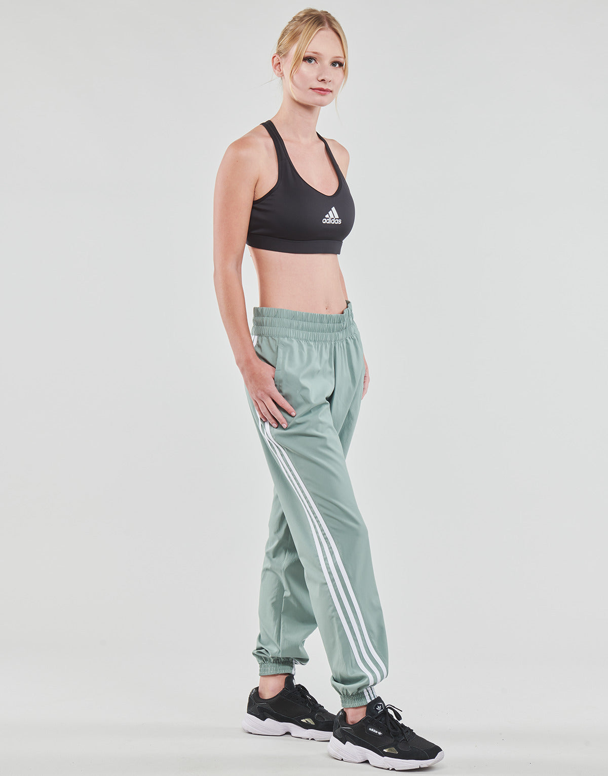 Pantaloni Sportivi Donna adidas  WTR ICNS WVN PT  Verde