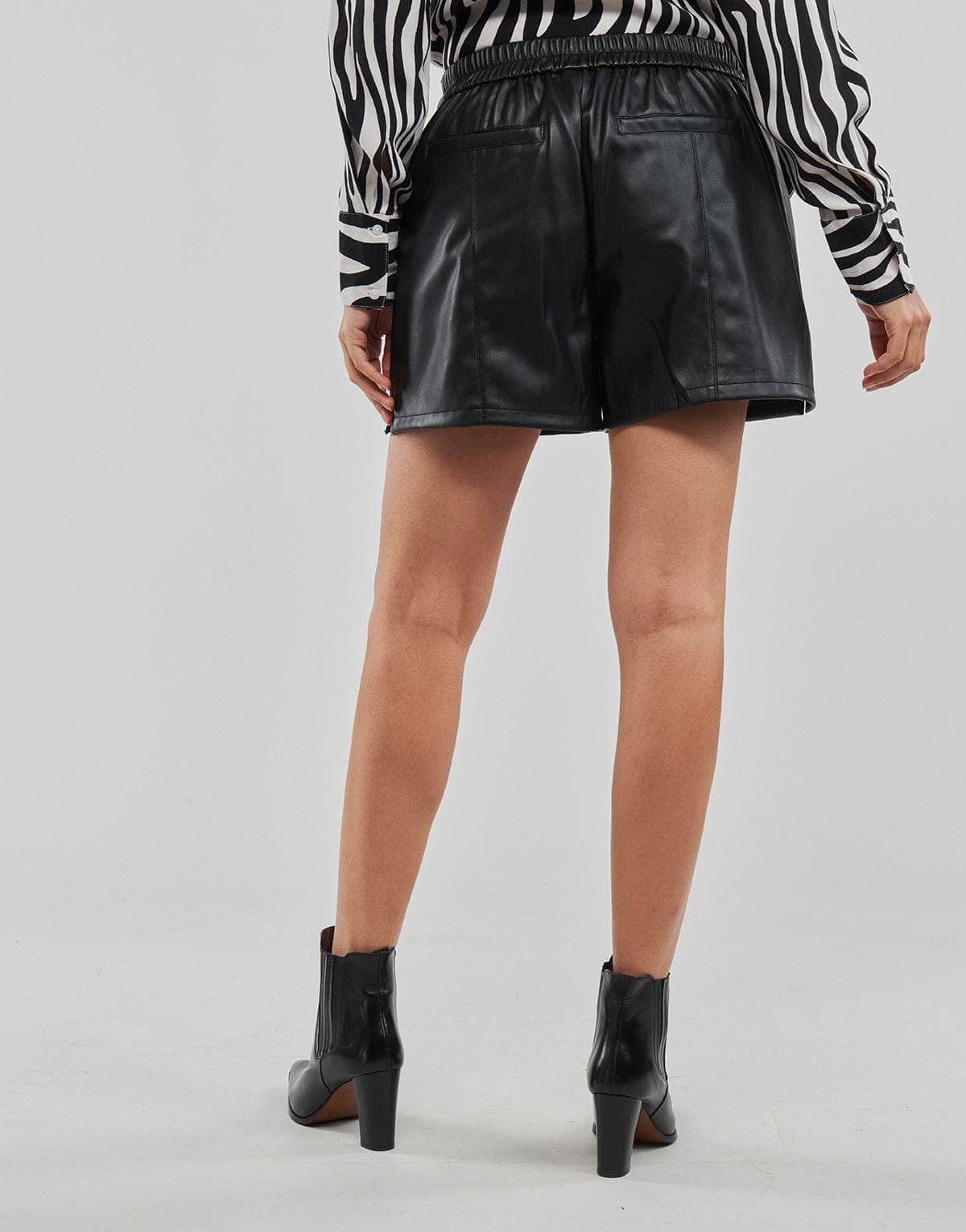 Shorts Donna Vila  VIPEN RW COATED SHORTS  Nero